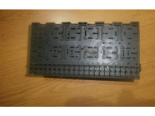 Блок предохранителей  357937039, 357937039   Volkswagen Golf III    