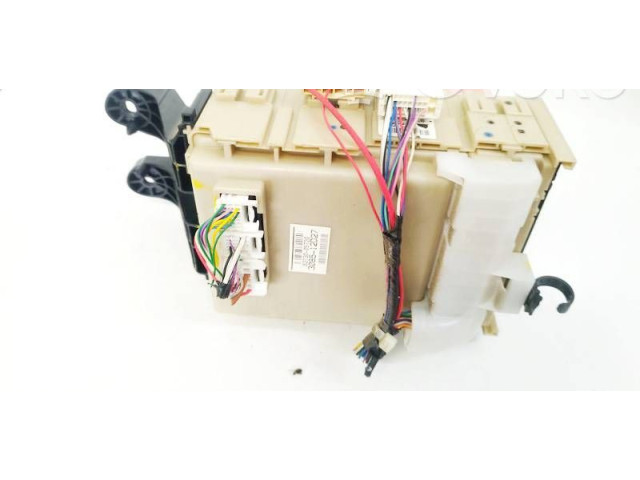   Pojistková skříňka 8273005720, 308512D27   Toyota Avensis T270 2012