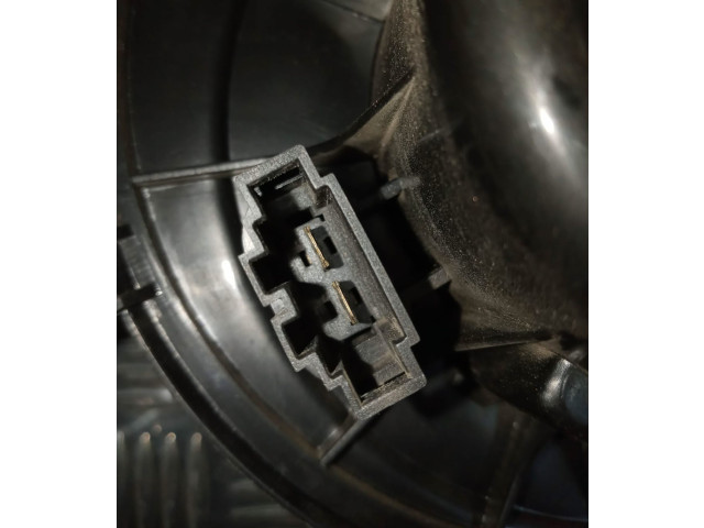 Вентилятор печки 1126100200 Volkswagen Caddy