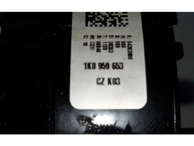 Блок предохранителей 1K0959653 Volkswagen Golf SportWagen