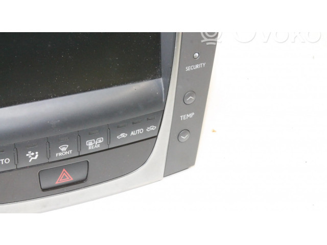 Радио/ проигрыватель CD/DVD / навигация