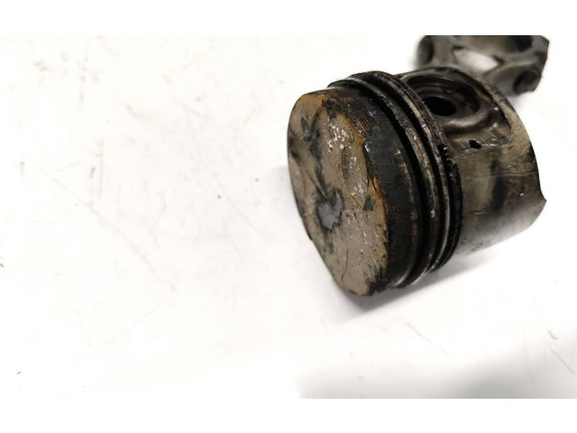 Píst Nissan Primera