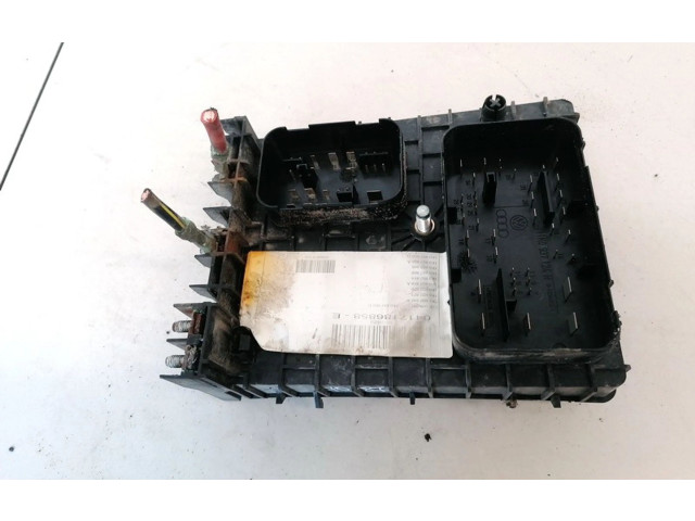 Блок предохранителей 1K0937124H Volkswagen Caddy