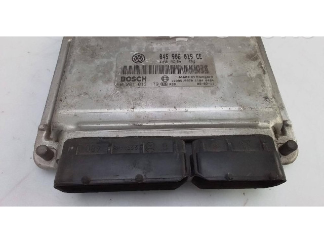 Блок управления двигателя 045906019ce Skoda Fabia Mk2 (5J)