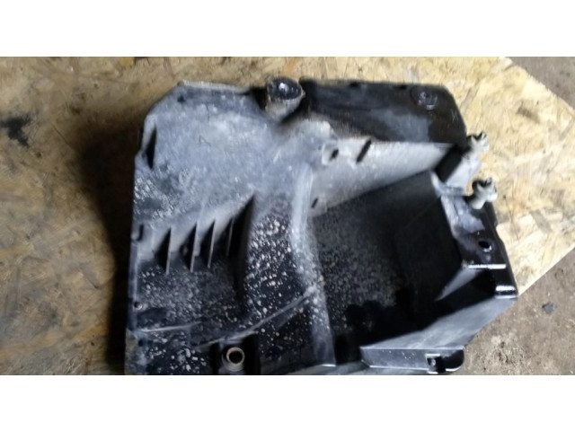 Другая деталь отсека двигателя