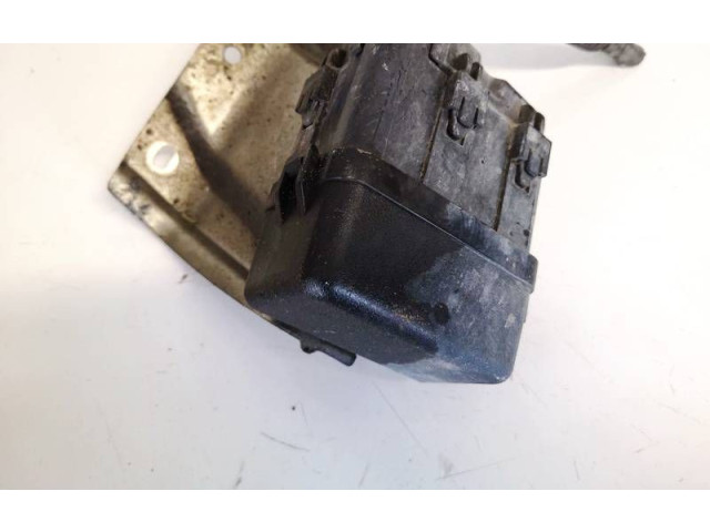 Pojistková skříňka Toyota Avensis T270 2012