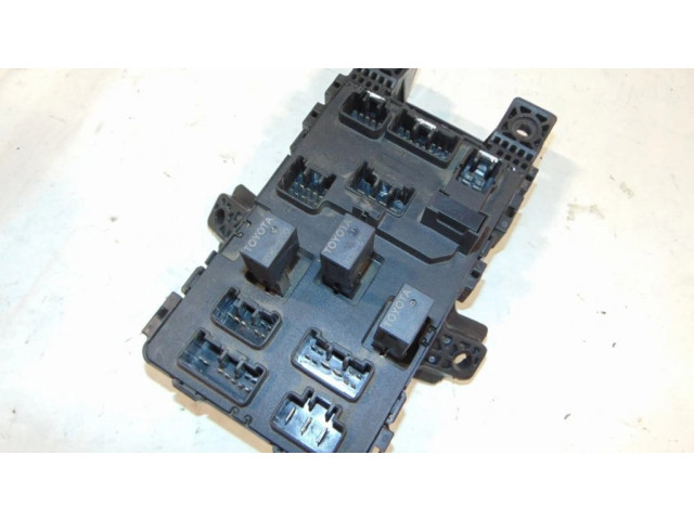 Pojistková skříňka 8273005010 Toyota Avensis T220 1998