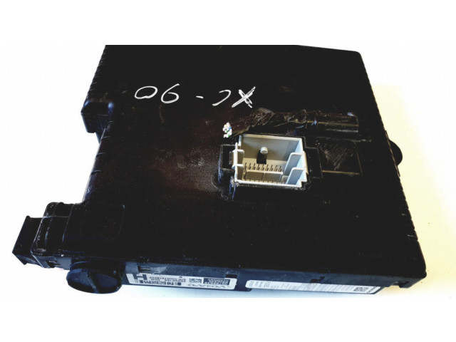 Pojistková skříňka 30728273, 30786646 Volvo XC90 2004