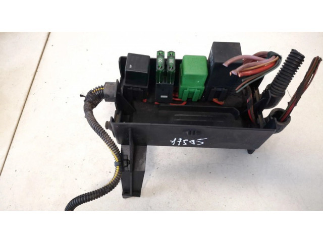 Блок предохранителей 90506007, 89170-13060 Opel Vectra B