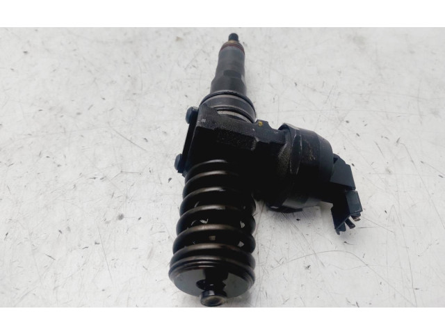 Форсунка 038130073AG Volkswagen Jetta V