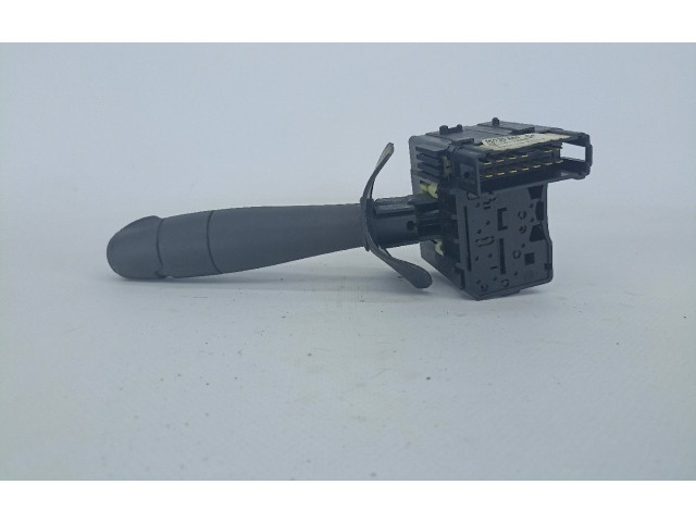 Включатель скорости стеклоочистителей 8200792587   Dacia Duster