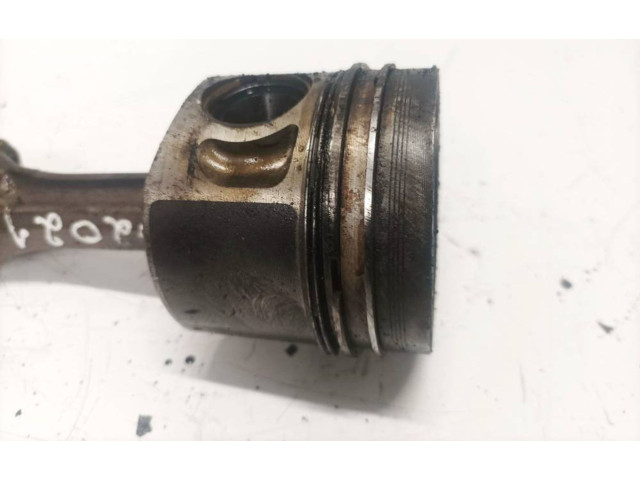 Píst Volkswagen PASSAT B5.5