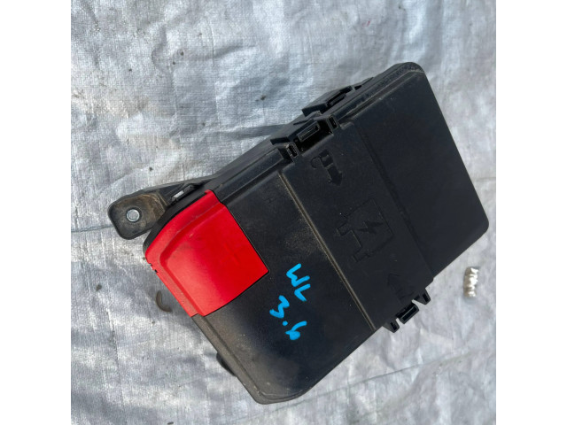 Блок предохранителей     Jeep Grand Cherokee WL    