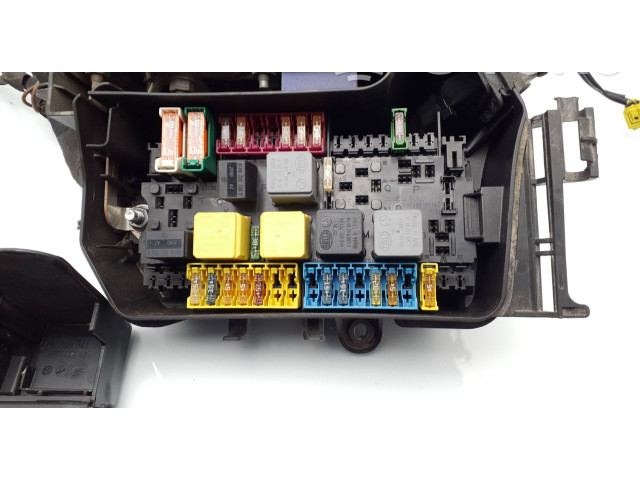 Блок предохранителей A2465400182, A2465410905 Mercedes-Benz A W176