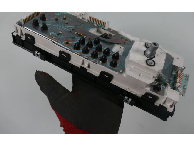 Панель приборов    Renault Clio I       