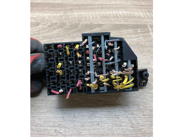 Блок предохранителей 7703297597 Renault Clio II