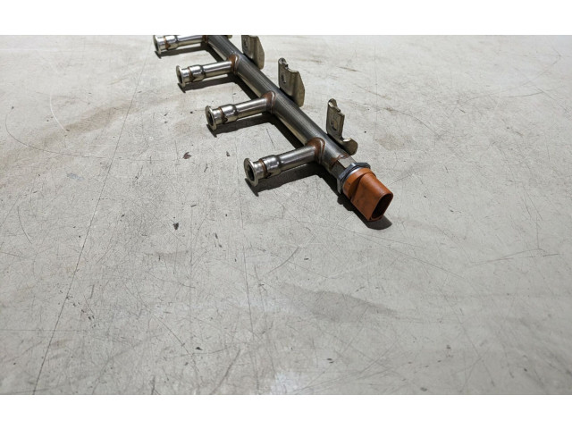 Топливная рампа 03F133320C Skoda Rapid (NH)