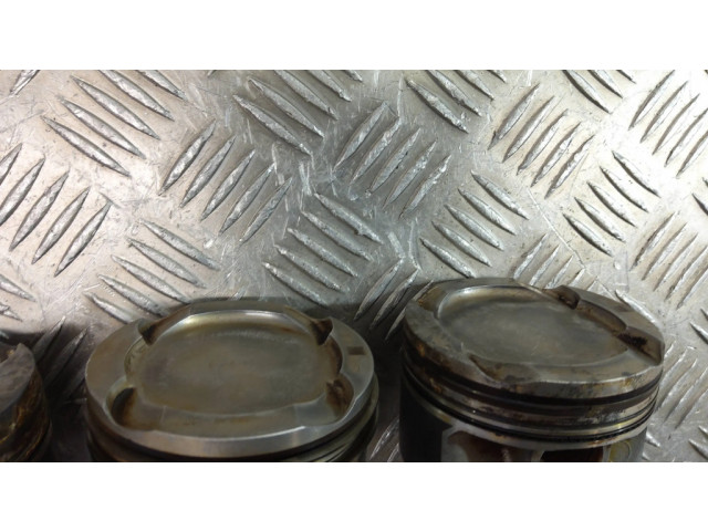  Поршень B48 7620971  BMW X3 G01 для бензинового двигателя 2.0