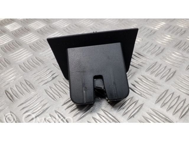 замок багажника 8R0827505 Audi Q3 8U 2011-2016 года