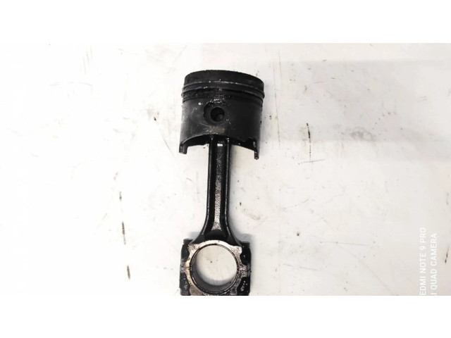 Поршень с шатуном Mitsubishi Space Wagon для дизельного двигателя 2.0