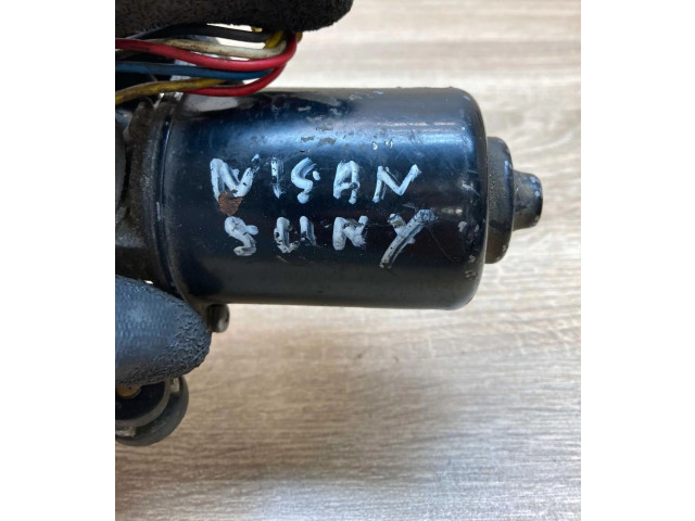 Двигатель стеклоочистителей    Nissan Sunny