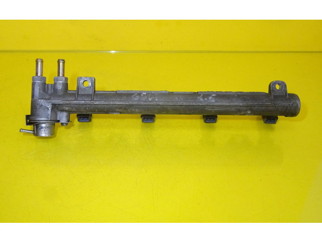 Топливная рампа 036133319B   Volkswagen Golf IV  