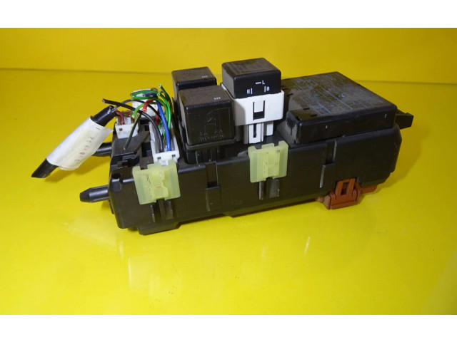 Блок предохранителей MB953355 Mitsubishi Carisma