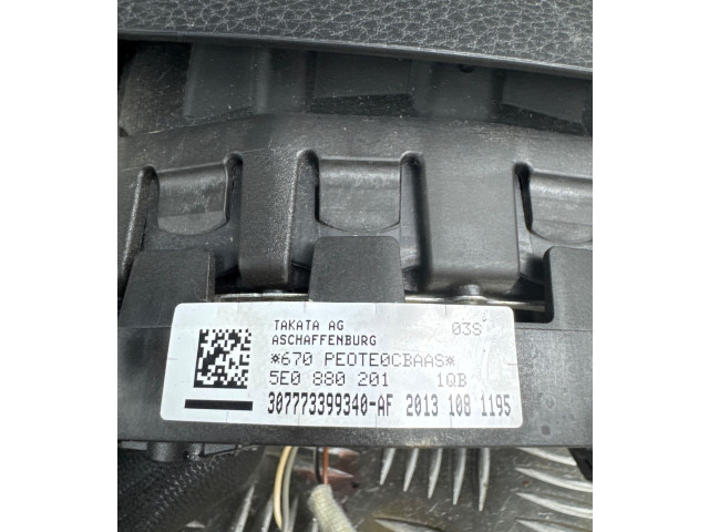 Подушка безопасности водителя 5E0880201   Skoda Octavia Mk3 (5E)