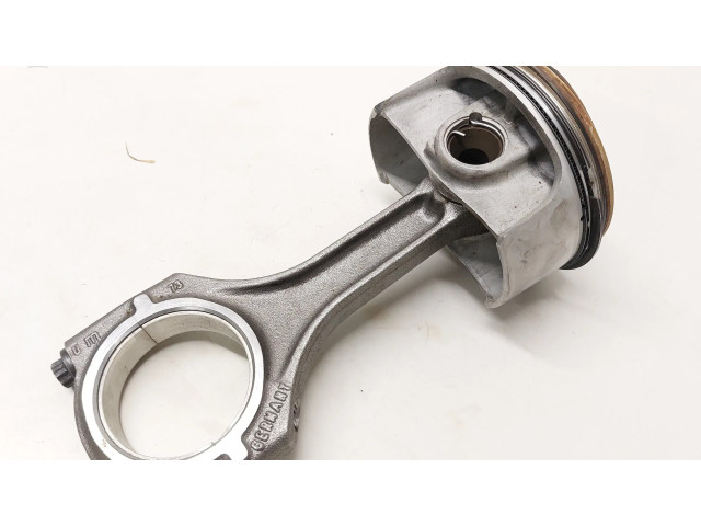 Píst 9A11031400R   Porsche Cayman 981  pro benzínový motor 3.4  