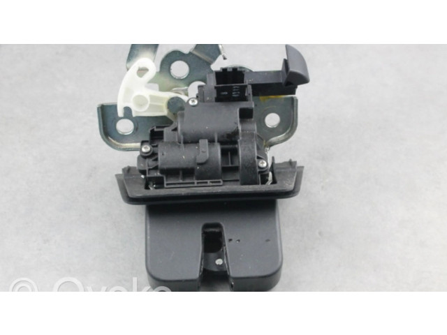 замок багажника 8U0827520 Audi Q3 8U 2011-2016 года