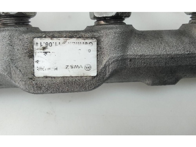 Топливная рампа 04L089D   Audi A3 S3 A3 Sportback 8P  