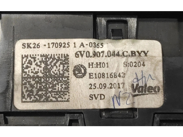 Блок управления климат-контролем 6V0907044C, E10816842 Skoda Fabia Mk3 (NJ)