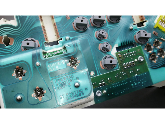 Přístrojová deska Pontiac Grand Prix 1997 16204883, 16202591