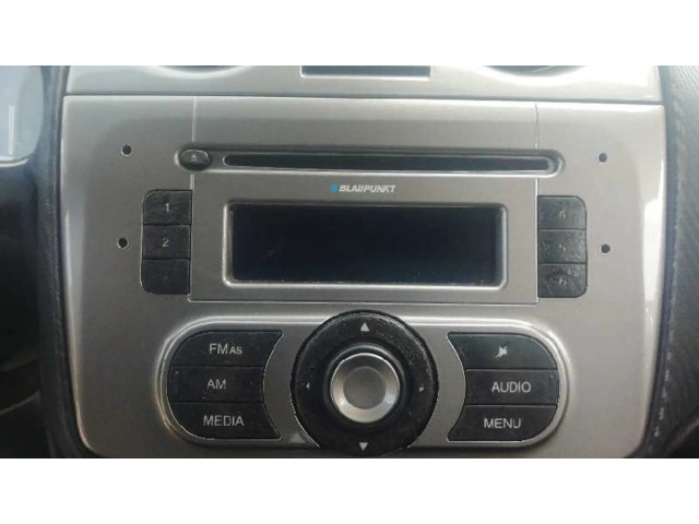 Радио/ проигрыватель CD/DVD / навигация