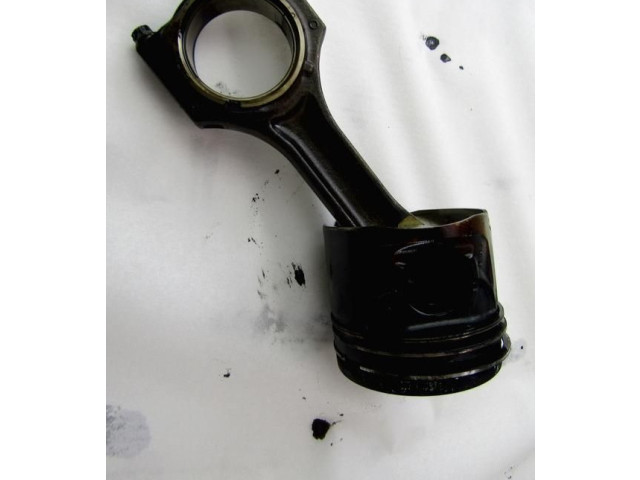 Píst 11258580699 BMW 5 F10 F11