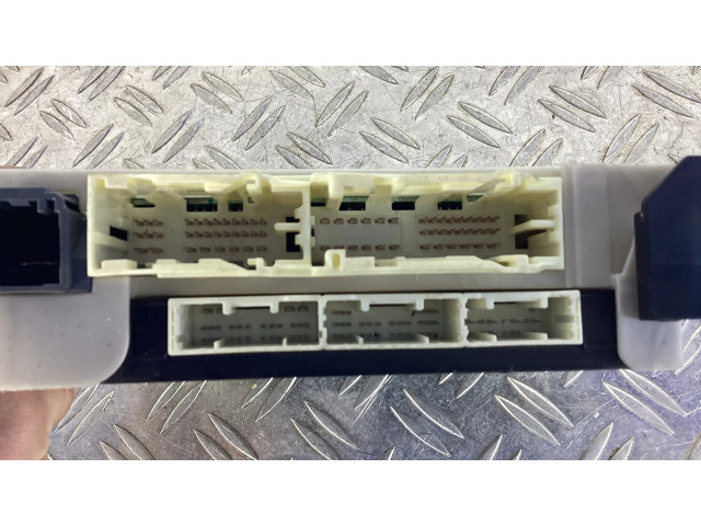 Блок предохранителей 8922124080, 2380005451 Lexus RC