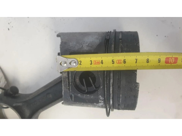 Píst j580020 Mitsubishi Pajero pro naftový motor 2.5