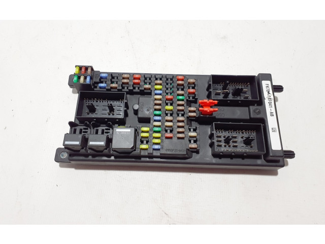 Блок предохранителей FK7214F041AB Land Rover Discovery Sport