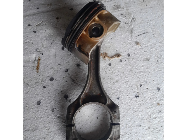 Píst 784323702, 110131328 BMW 7 F01 F02 F03 F04 pro benzínový motor 4.4