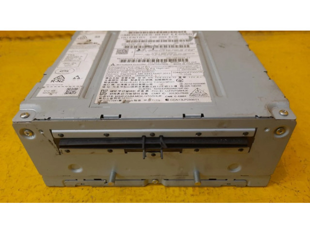 Радио/ проигрыватель CD/DVD / навигация