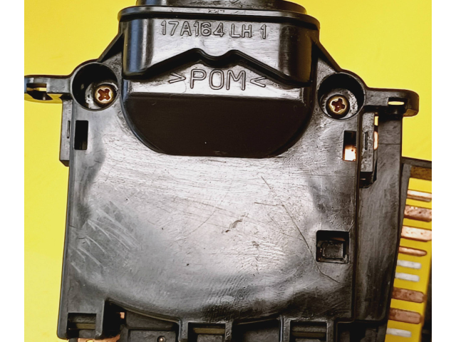 Ручка стеклоочистителей 17A164 Subaru Forester SF