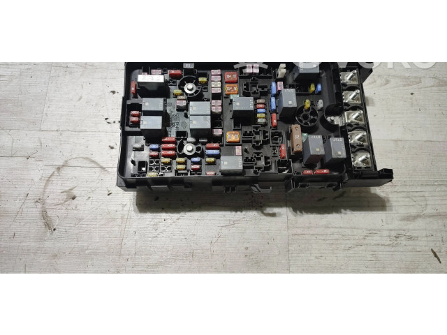 Блок предохранителей Jeep Cherokee