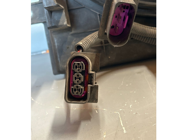 Вентилятор радиатора     8N0121205A    Audi TT Mk1 