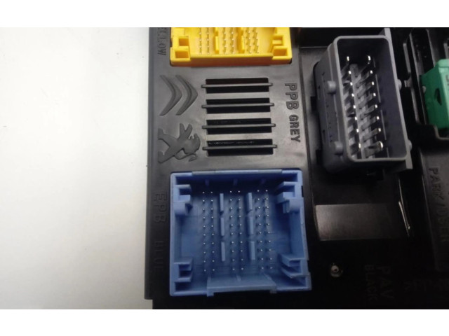 Блок предохранителей 9832880280, 9832880280 Opel Combo D