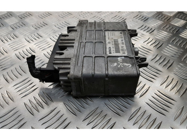 Блок управления двигателя 0261203302, 030906026R Volkswagen Golf III