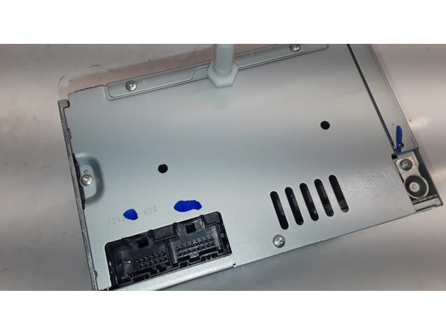 Радио/ проигрыватель CD/DVD / навигация