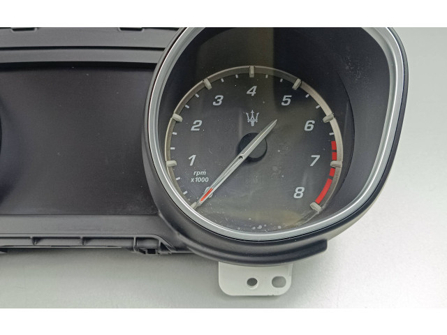 Спидометр (приборный щиток) 503018860210, 670106458 Maserati Levante