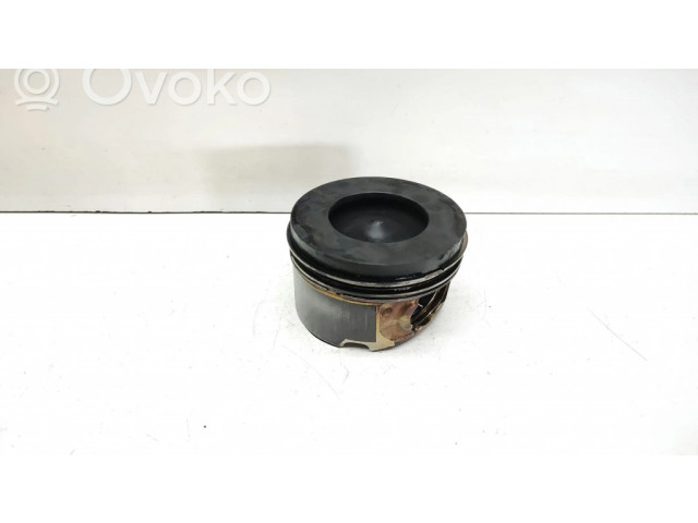 Píst BMW 5 F10 F11 pro naftový motor 3.0