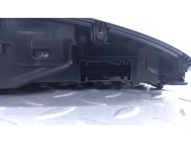 Фонарь освещения передних мест