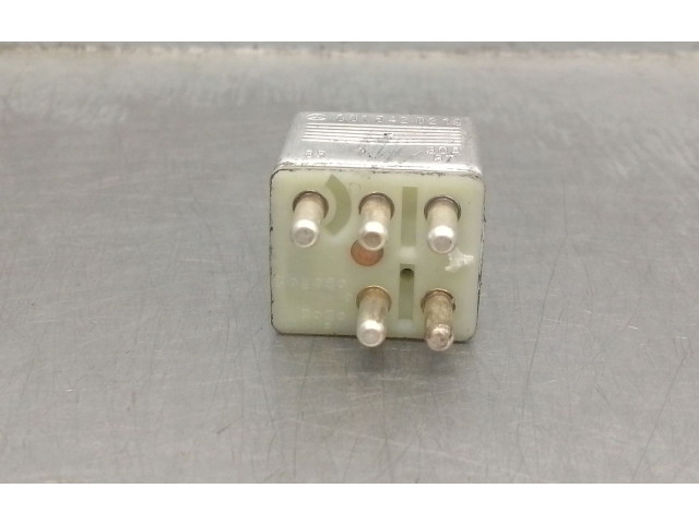 Pojistková skříňka 0015420219 Mercede-Benz S W126 1988